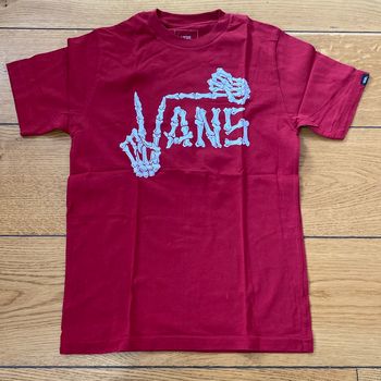 T shirt vans