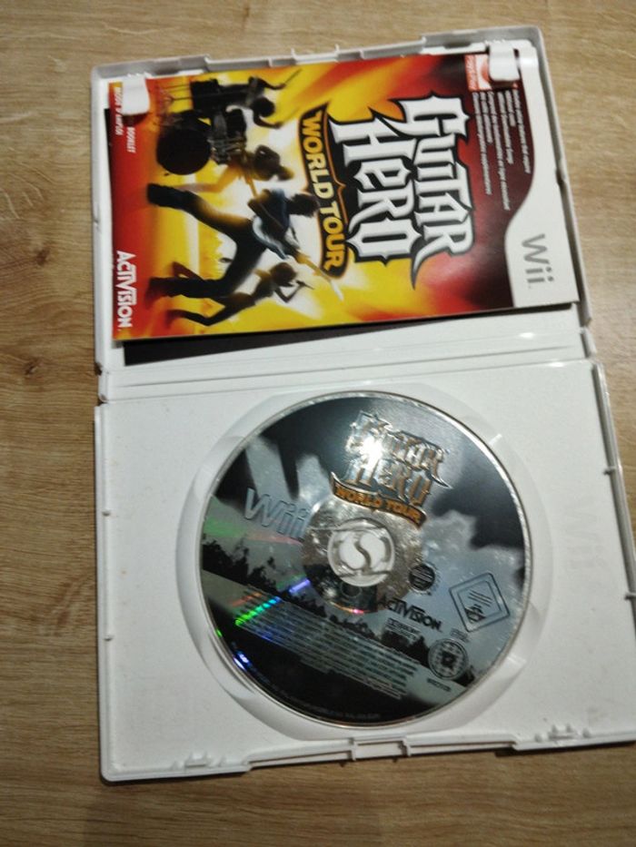 Guitar hero World tour Nintendo Wii - photo numéro 3