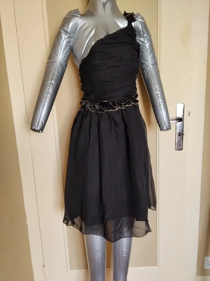 Robe de soirée une bretelle et dos nu [527]