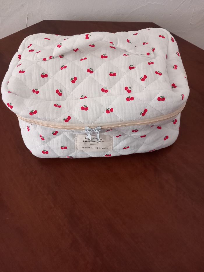 Trousse pour maquillage ou trousse de bain - photo numéro 2