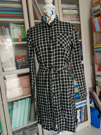 Robe-chemise Esmara à carreaux noirs  et  blancs, 100%  coton, allure casual et  confortable