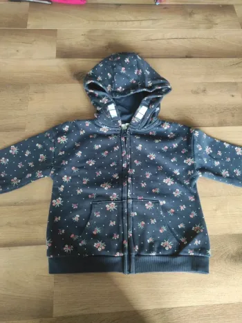 Gilet étiqueté 5 ans mais taille petit 4 ans en TBE