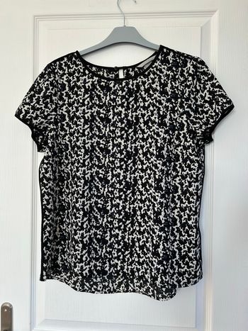 Blouse H&M à manches courtes blanche, noire et bleue à motifs