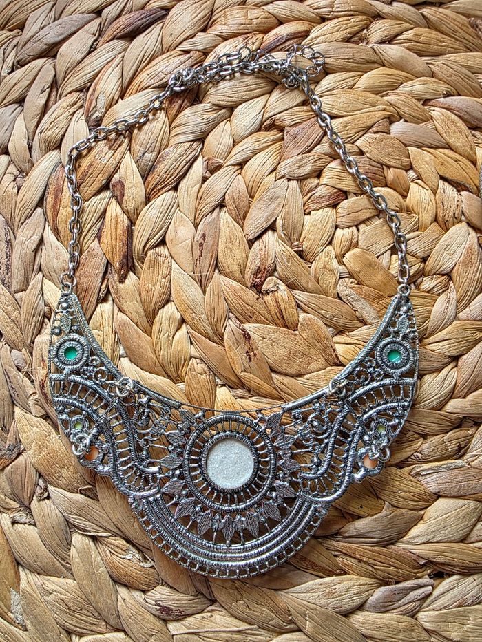 Joli collier fantaisie type plastron - photo numéro 5
