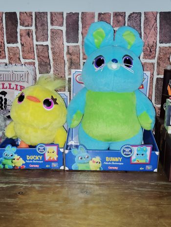 Lot de deux peluches Toy Story parlent en français 
