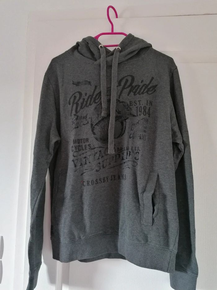 Sweat homme porté une ou deux fois comme neuf - photo numéro 3