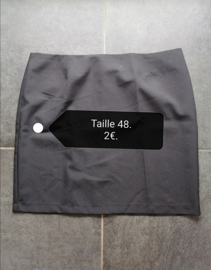 Jupe tailleur femme.