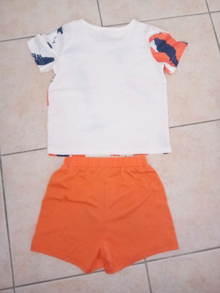 Ensemble short + tee shirt
4/5 ans - photo numéro 2