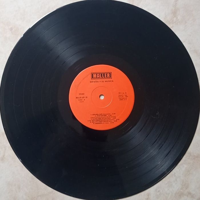 Vends Vinyle España y su Música format 30 cm vitesse 33 tours - photo numéro 3