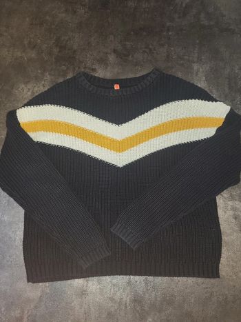 Pull fille 10 ans FPC très bon état