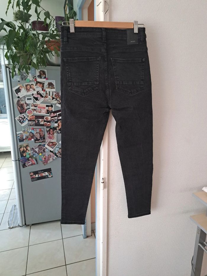 Jean noir extensible zara T 38 - photo numéro 4
