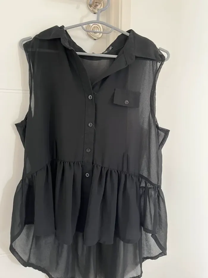 Haut noir en transparence