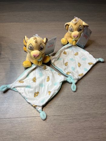Lot 2 doudous Simba Le Roi Lion disney baby neufs avec étiquettes