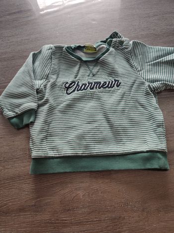 Sweatshirt