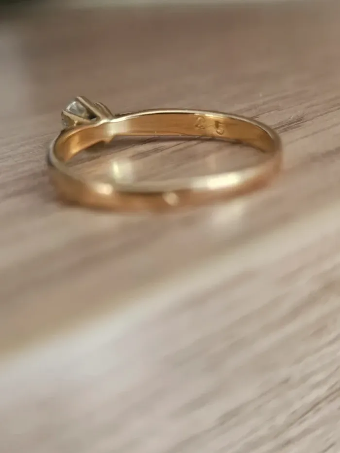 Bague or 18 carats – Taille 53/54 – pierre blanche scintillante - photo numéro 3