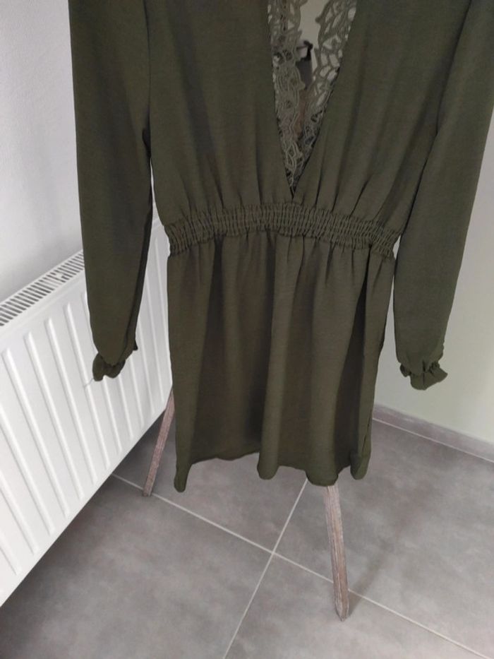 Robe 👗 kaki dentelle décolleté taille S - photo numéro 17