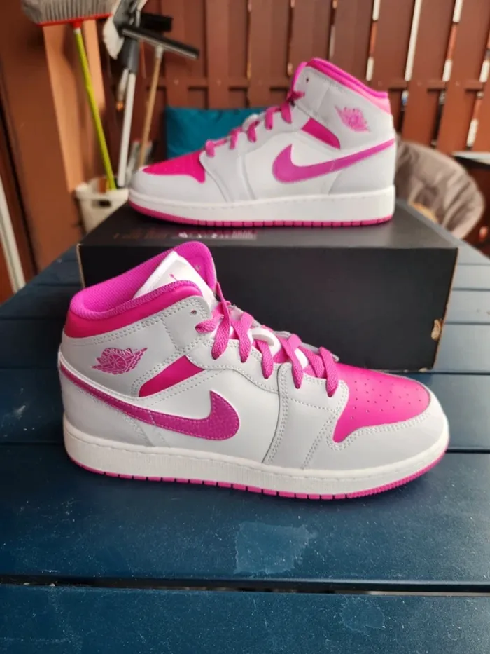 Air jordan 1 mid Taille 39 neuves femme blanc rose fuchsia - photo numéro 2