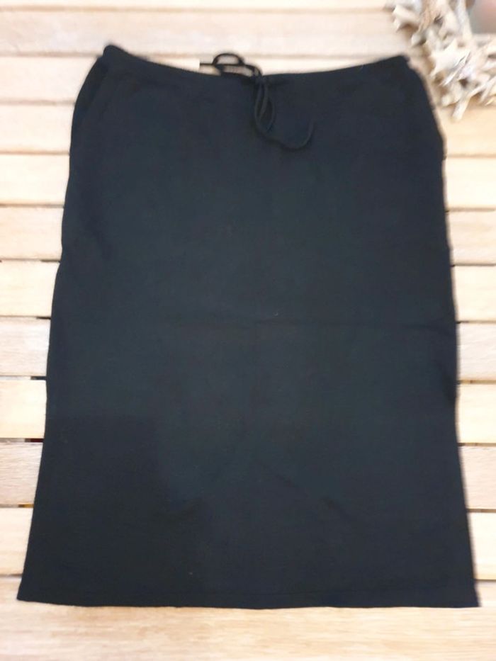 Magnifique jupe en laine noire Taille L Etam