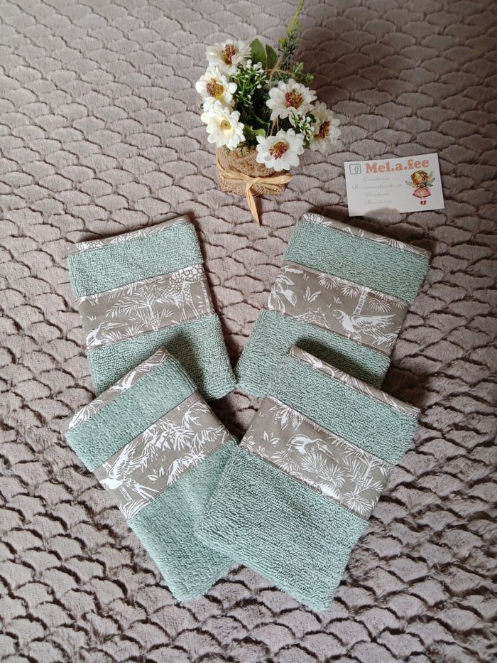 4 gants de toilette taille enfants