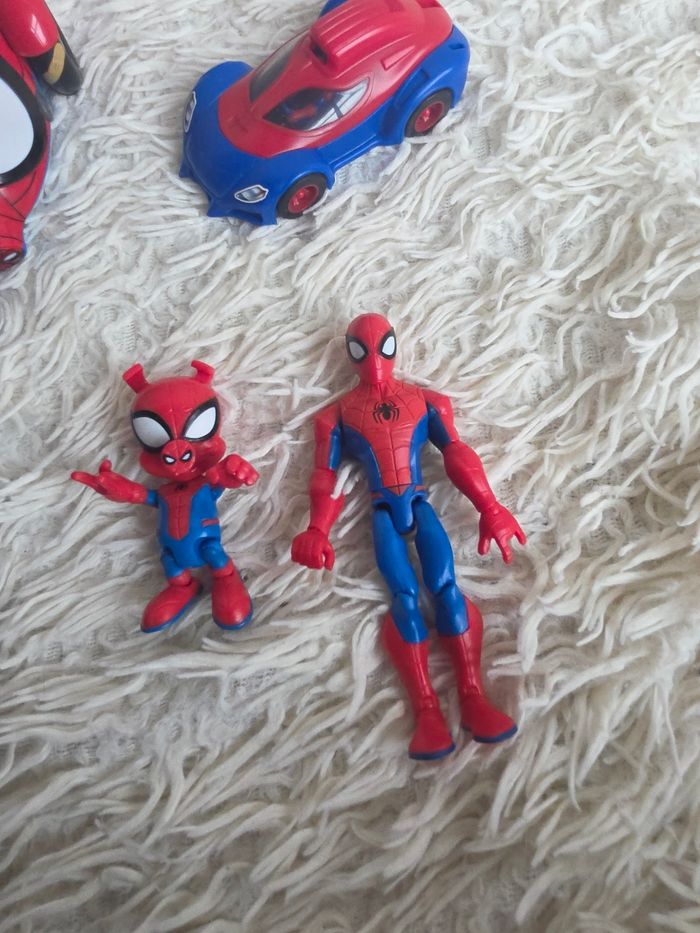 Voiture disney spiderman et spider cochon disneyland paris - photo numéro 6