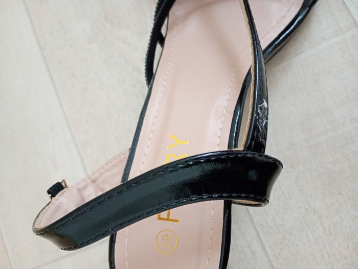 Sandale a talon noires vernies - photo numéro 3