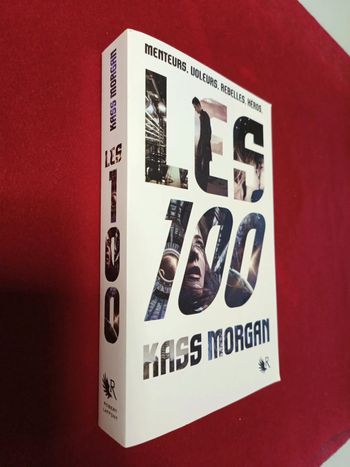 Les 100 " tome 1 " Kass Morgan