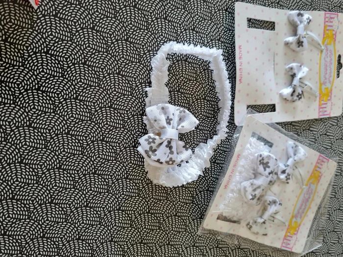 Lot accessoires blanc pour cheveux - photo numéro 3