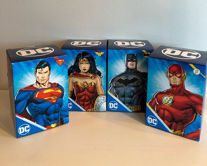 DC Justice League Pack 4 Figurines : Batman, flash, Wonder Woman & superman (neuf ) - photo numéro 7