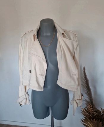 Blazer court couleur crème Stradivarius