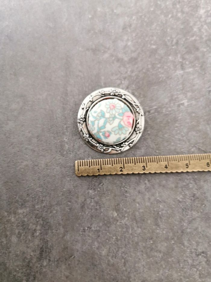 Broche tissu neuve