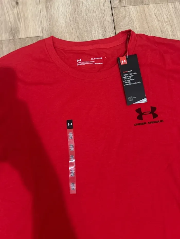 T-shirt Under Armour rouge XL - photo numéro 2