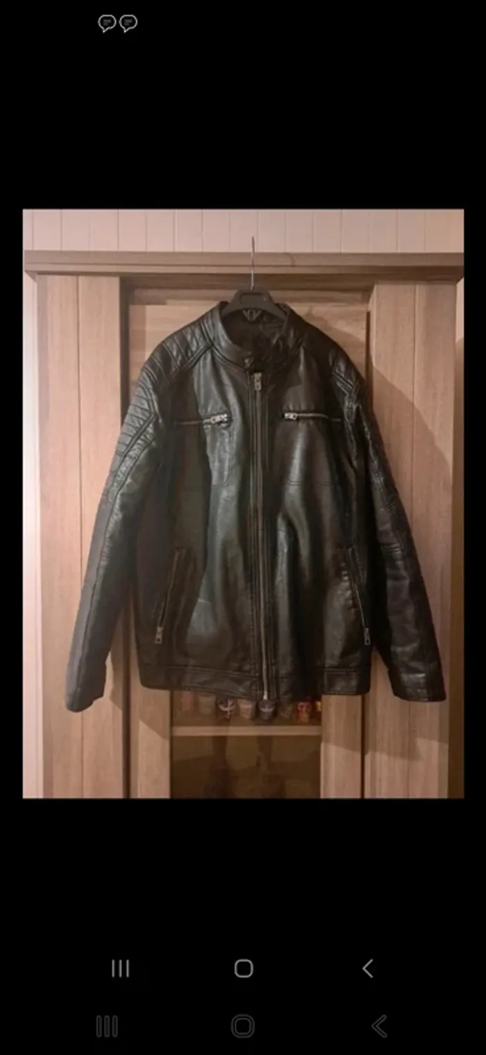 Veste simili cuir c&a xl
Col un peu usé