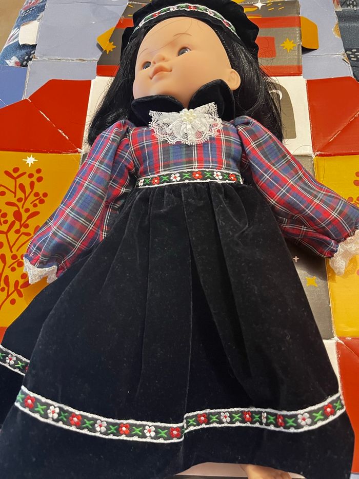 Poupée  corolle asiatique vintage - photo numéro 3