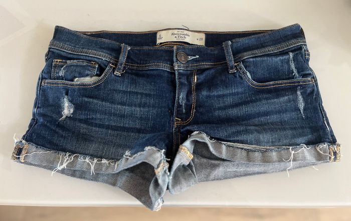 Short en jean Abercrombie W28 en excellent état! - photo numéro 2