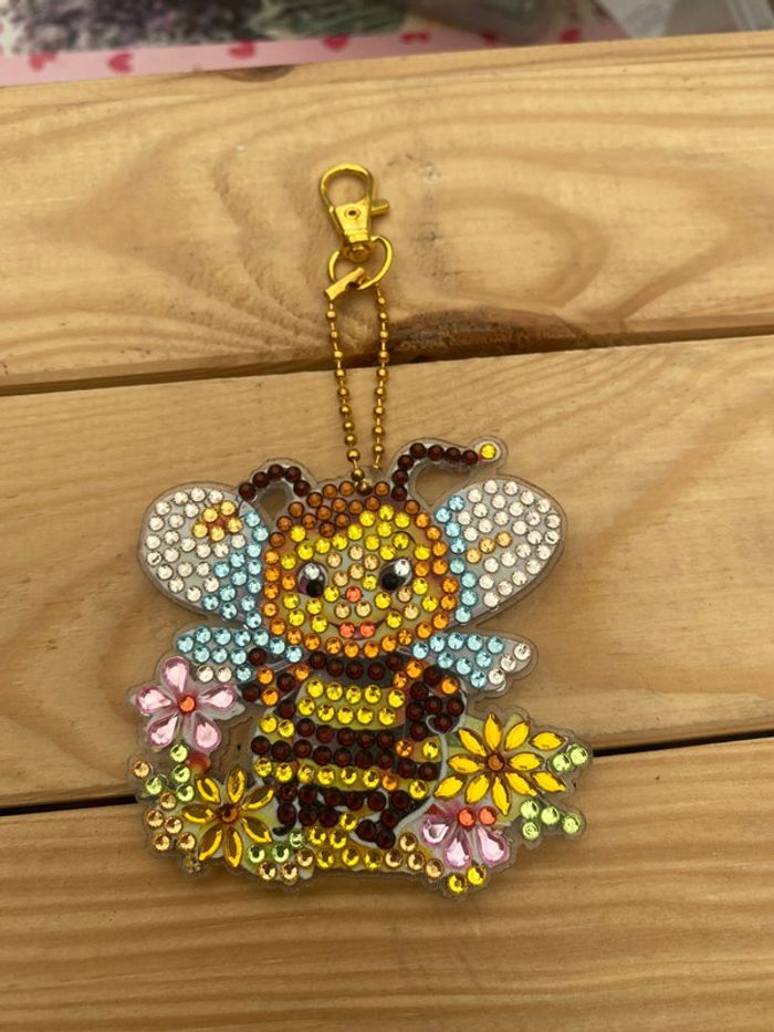 Porte clé recto/verso abeille 🐝 en Diamond painting