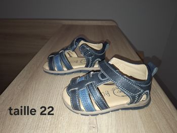 Lot sandalettes-baskets taille 22
