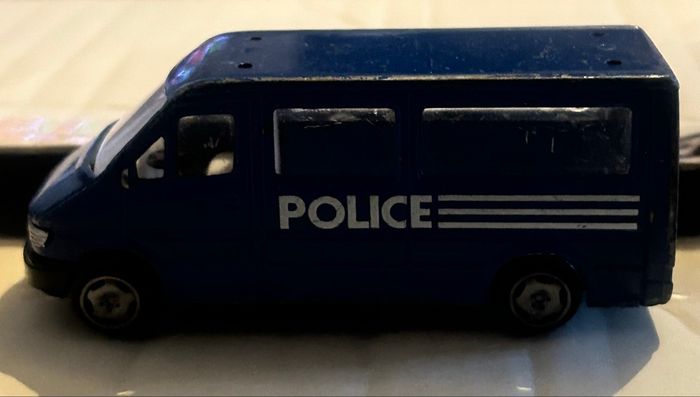 Camionnette Police - photo numéro 5