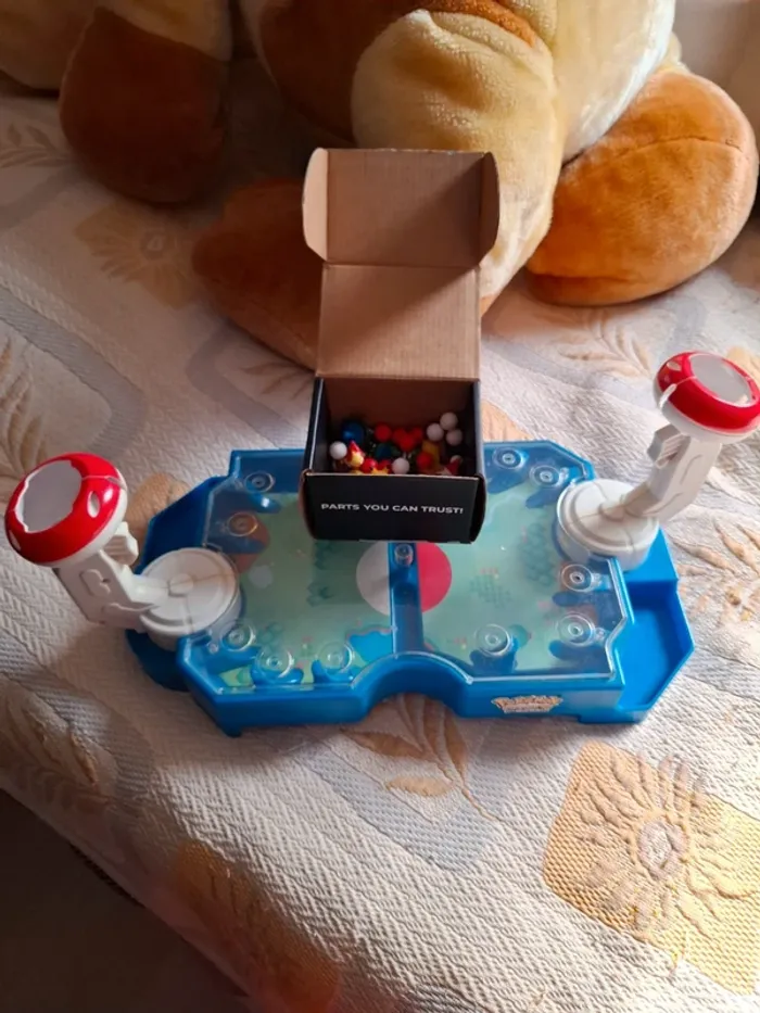 Magnifique arène pokemon avec figurine et billes