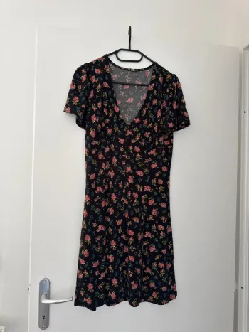 Robe noire fleurie Pimkie