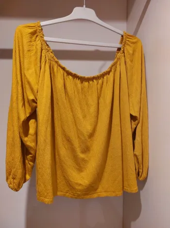 Haut jaune