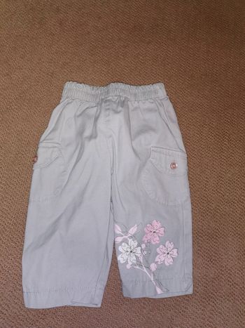 Pantalon gris avec fleurs 3 mois