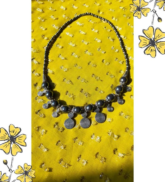 Collier perles grises & breloques spirales – Élégance intemporelle - photo numéro 6