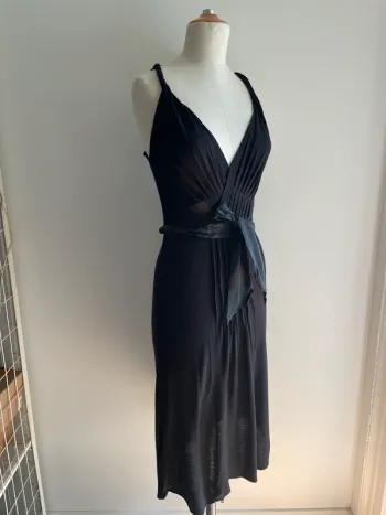 Robe noire ceinturée Sandro T.1