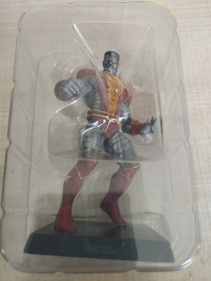 Figurine Marvel Colossus hors série en plomb - photo numéro 2