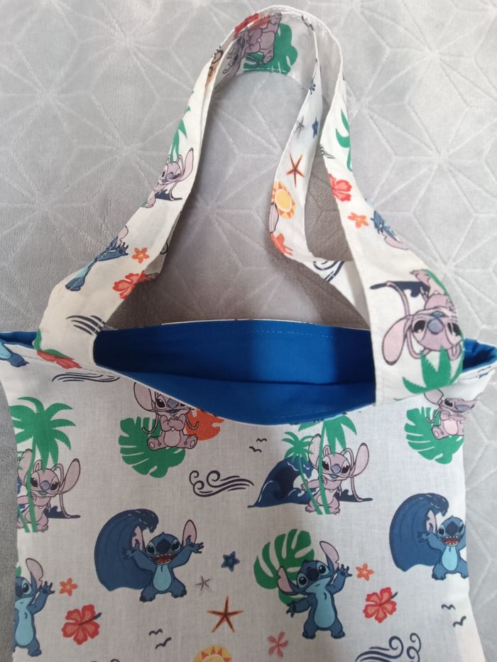 Petit sac tote bag réversible « imprimé Disney : Stitch » - photo numéro 5