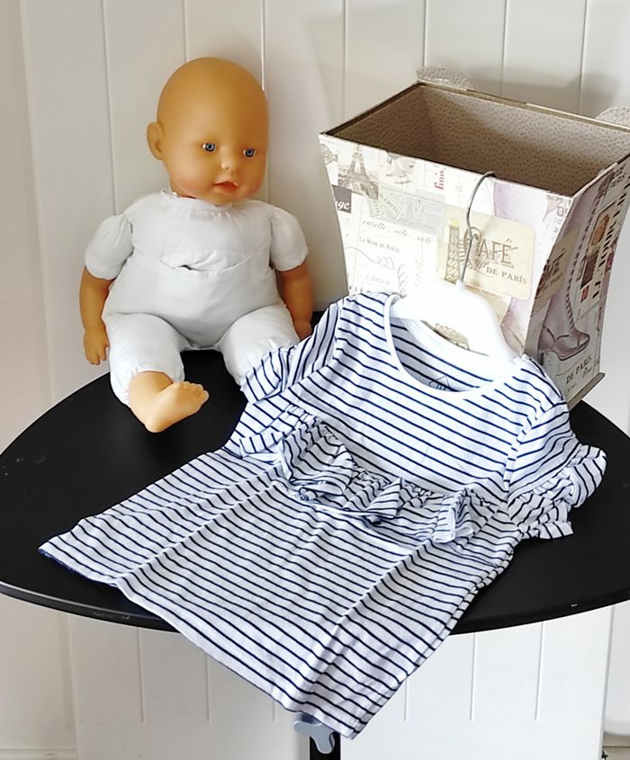 T-shirt fille 3 ans rayé blanc et marine – volants devant - photo numéro 1