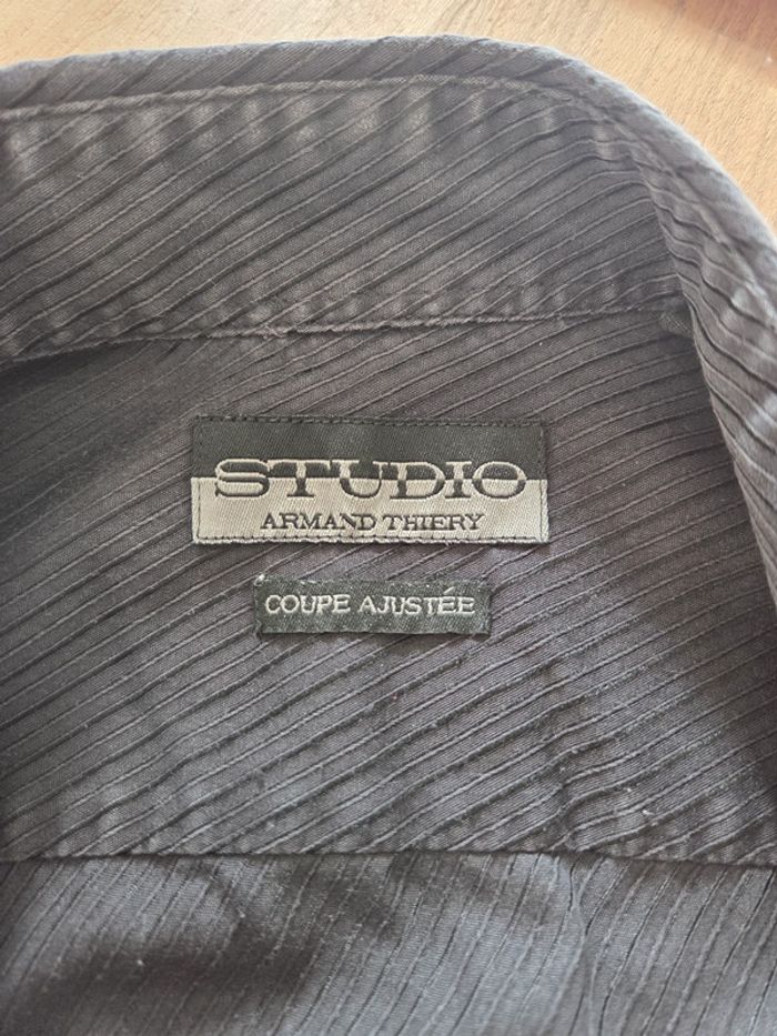 Chemise manches courtes Taille M - photo numéro 3