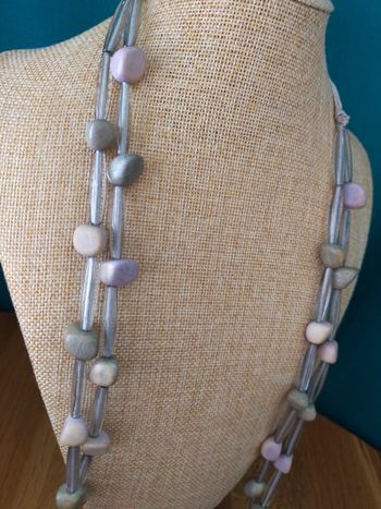 Collier perles effet pierre pastel – Fantaisie artisanale