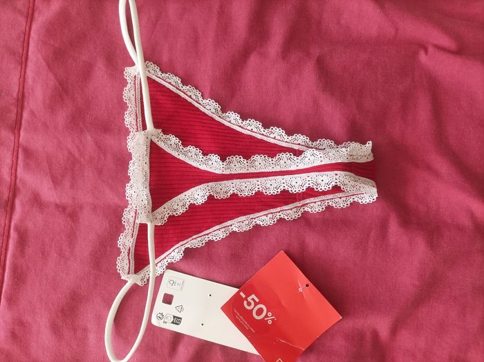 String neuf rouge - photo numéro 2