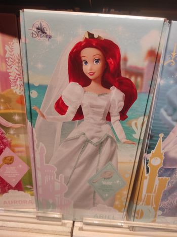 Poupée princesse disney ariel brosse incluse Disneyland Paris 